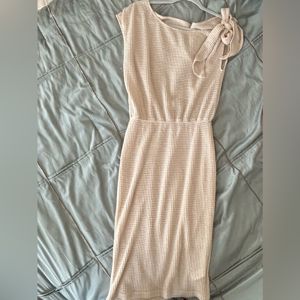CUPSHE waffle knit dress with shoulder ties. Lined and elastic waist